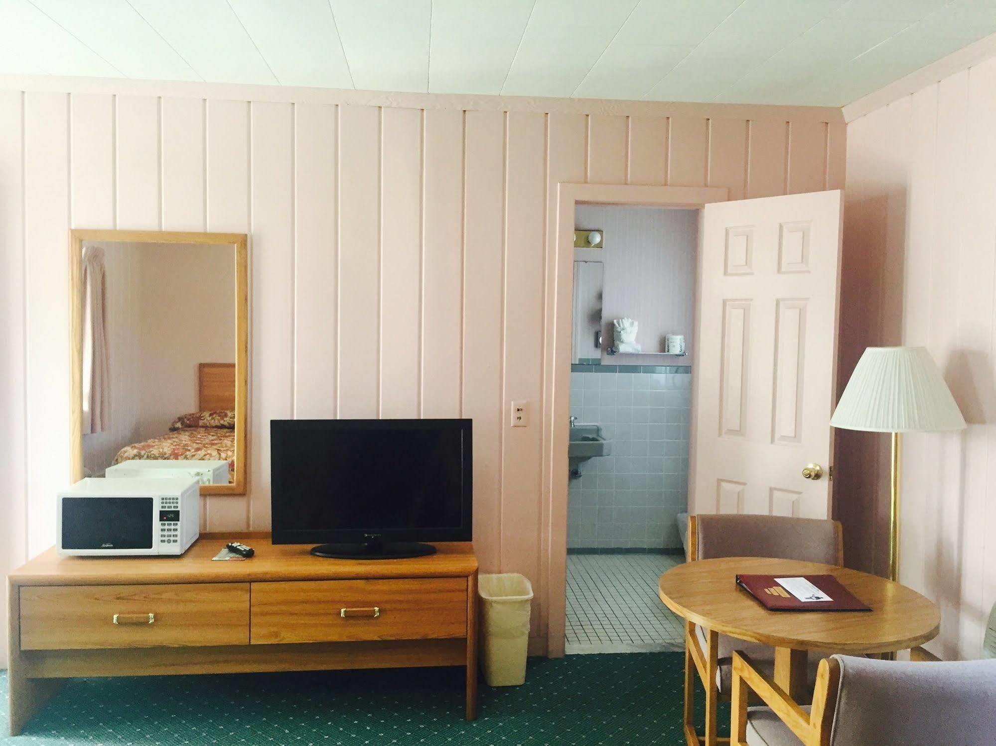 Rainbow Motel Mackinaw City Eksteriør billede